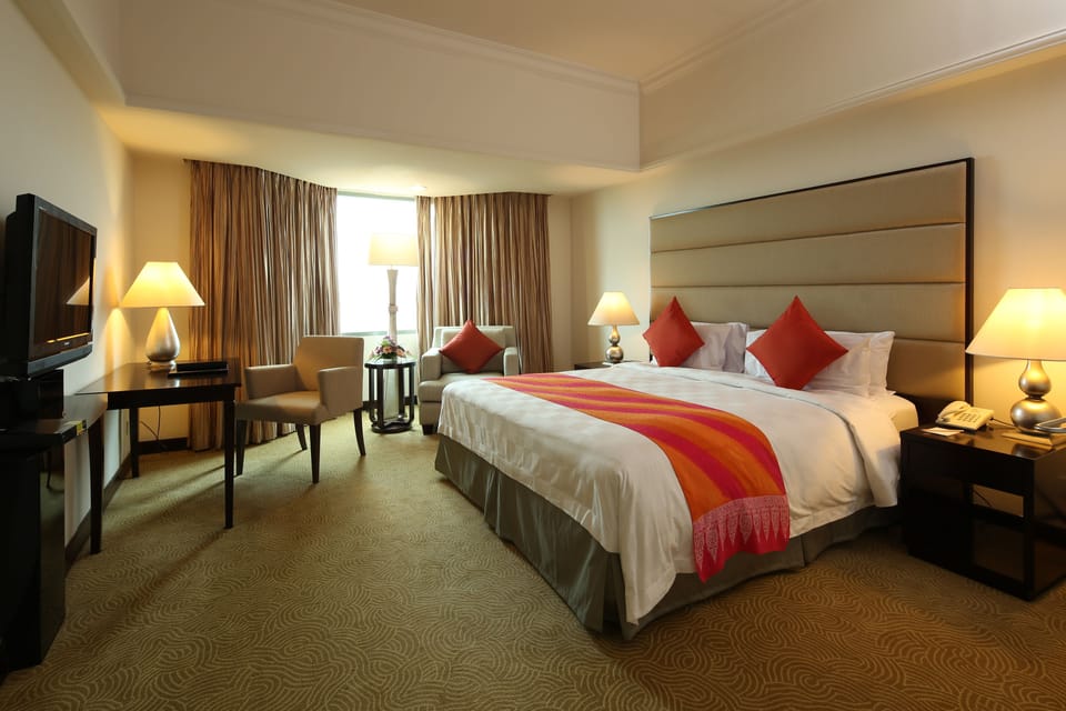 Deluxe Room | In-room safe, desk, iron/ironing board, free WiFi