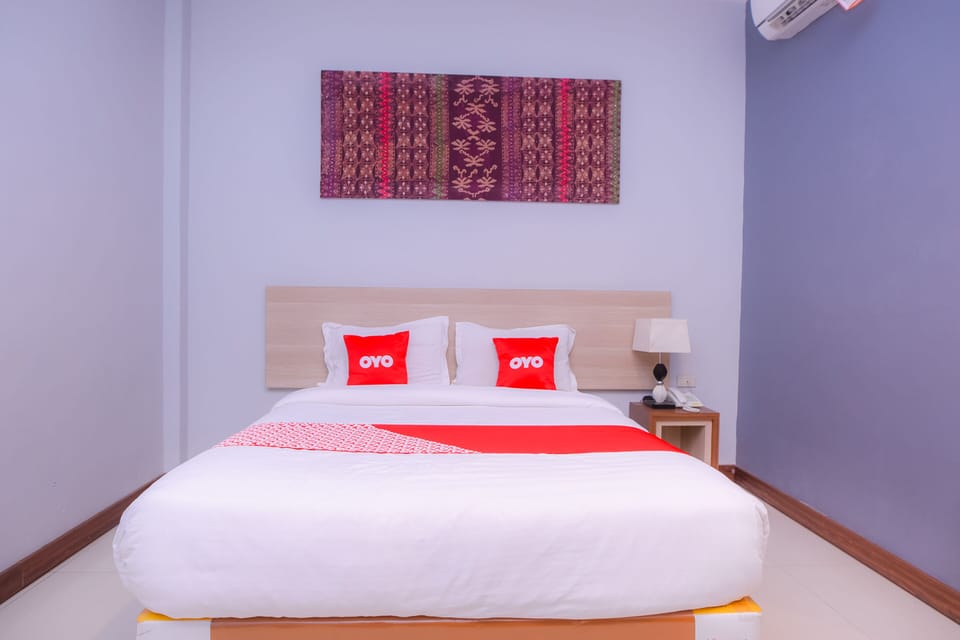 Deluxe Double Room | Desk, WiFi (free), bed sheets