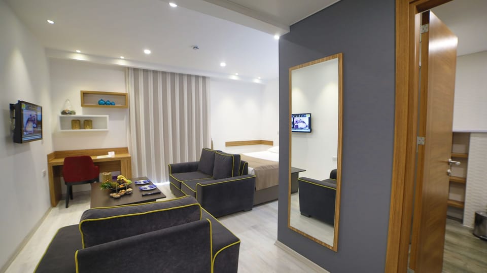 Premium Room | Premium bedding, minibar, in-room safe, desk