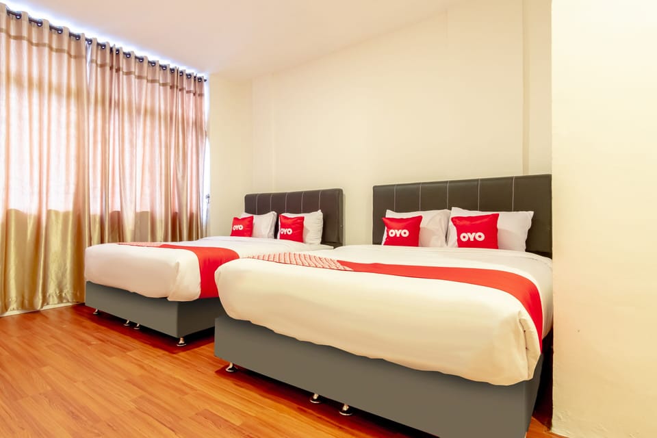 Family Suite | Desk, laptop workspace, WiFi (free), bed sheets