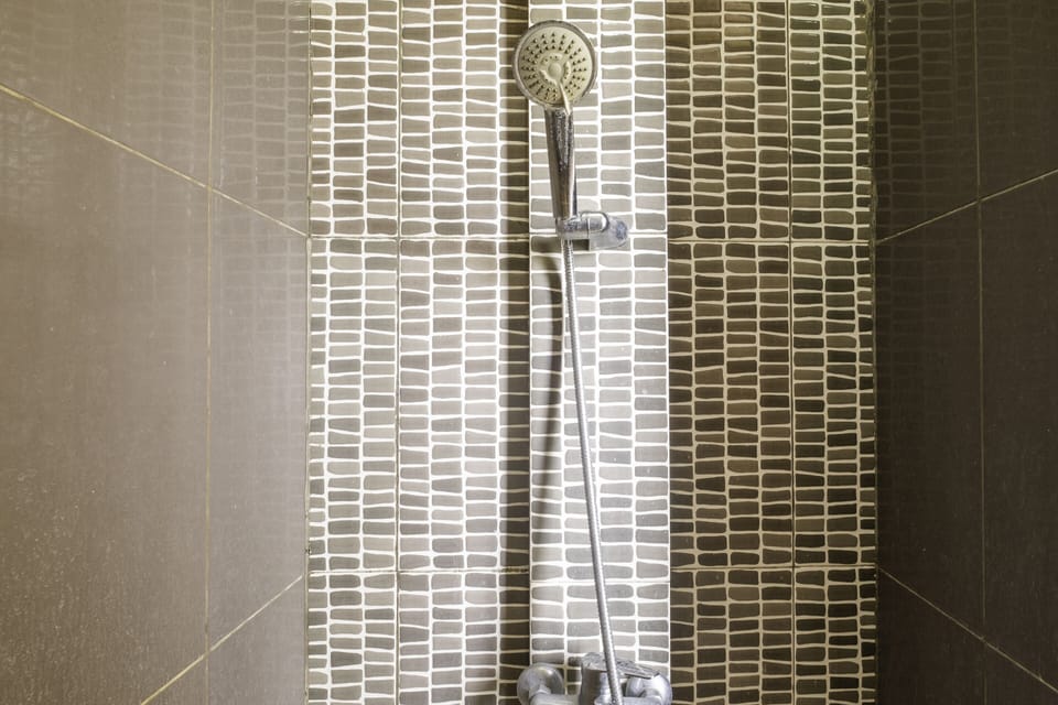 Shower, towels