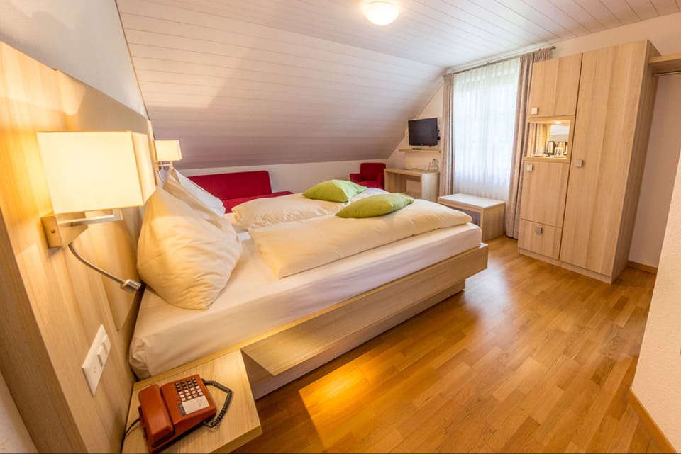 Superior Double Room | Desk, WiFi (free), individually decorated