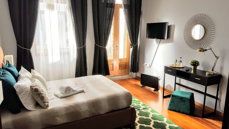 Superior Double Room | Desk, soundproofing, free WiFi, bed sheets