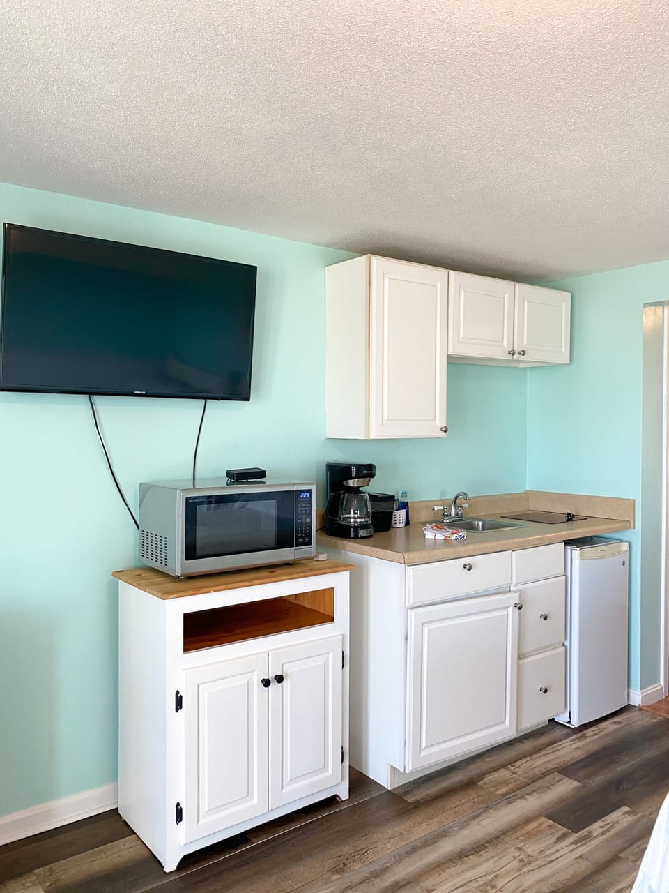 Standard Room, 1 Bedroom, Non Smoking, Beachside (Room 22, Ocean View) | Private kitchenette | Freezer