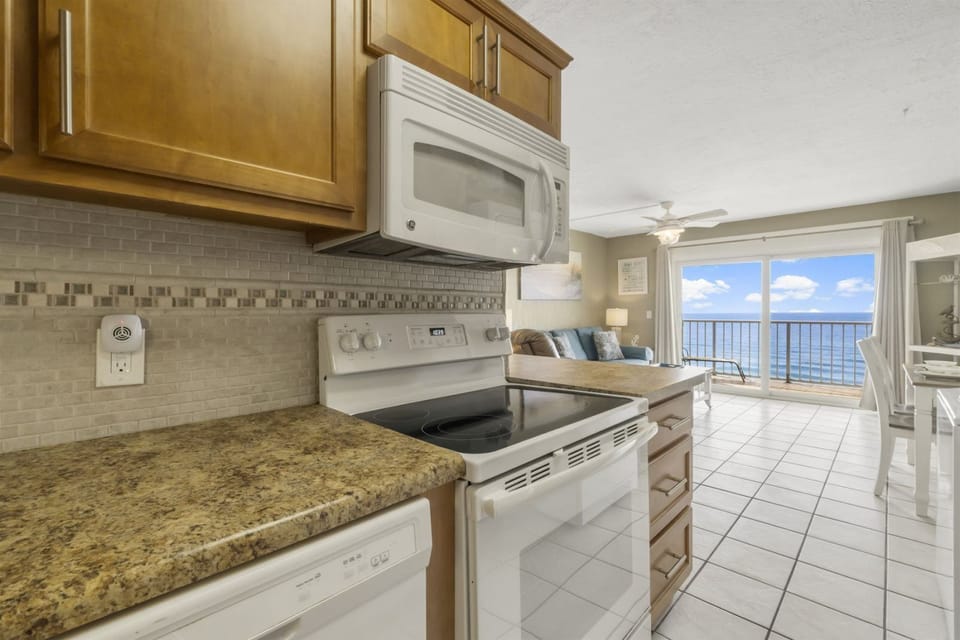 Condo, 1 King Bed with Sofa bed (The Summit 1128) | Bathroom | Hair dryer, towels