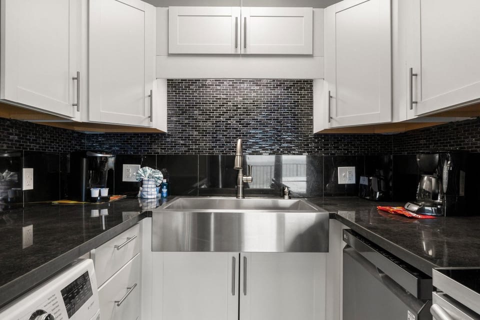 Condo, 1 King Bed with Sofa bed (The Summit 620) | Private kitchen | Fridge, oven, stovetop, toaster