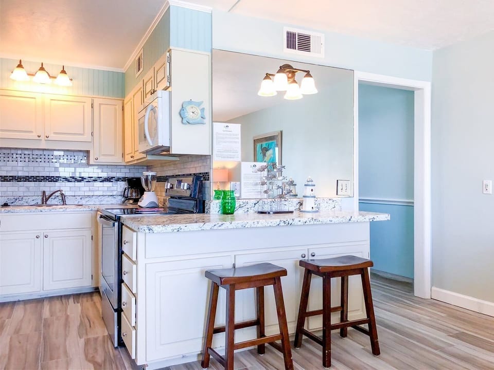 Condo, 1 King Bed with Sofa bed (The Summit 1030) | Private kitchen | Oven, toaster, ice maker, dining tables