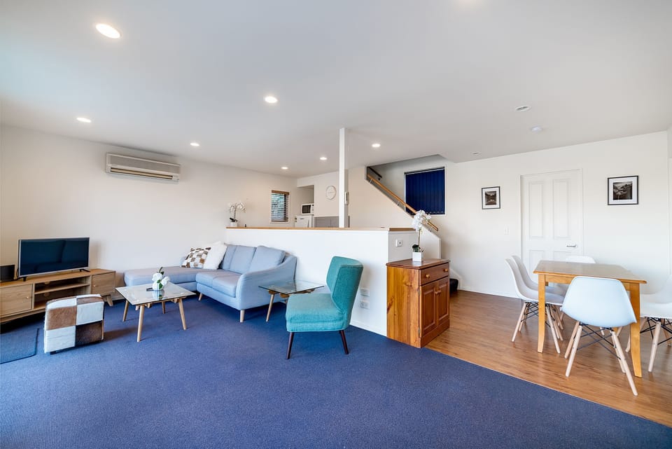 3 Bedrooms Duplex | Living area | TV
