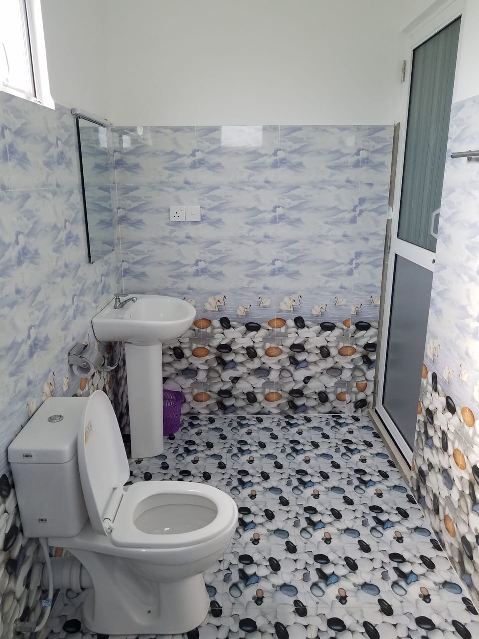Comfort Triple Room | Bathroom | Shower, free toiletries, bidet, towels