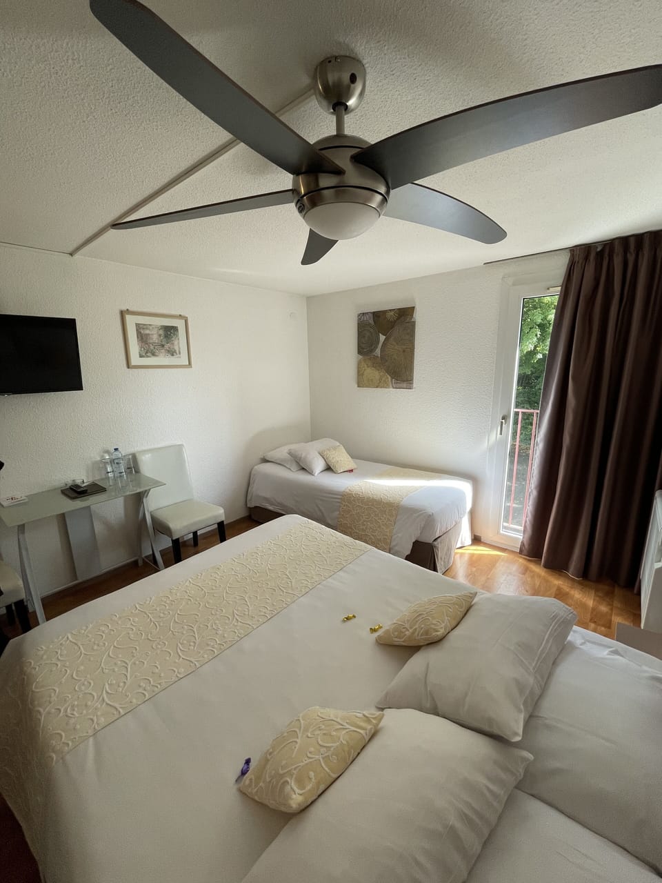 Triple Room | Premium bedding, in-room safe, desk, blackout drapes