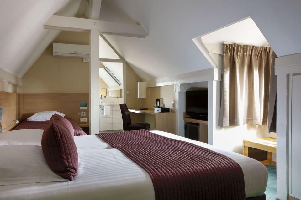 Comfort Triple Room, Multiple Beds | In-room safe, desk, blackout drapes, soundproofing