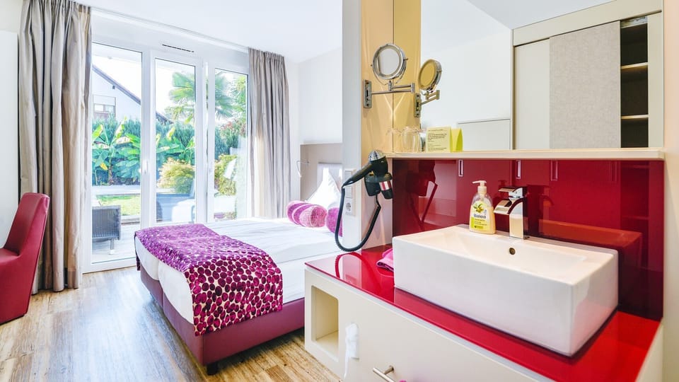 Double Room, Balcony | In-room safe, individually decorated, free WiFi, bed sheets