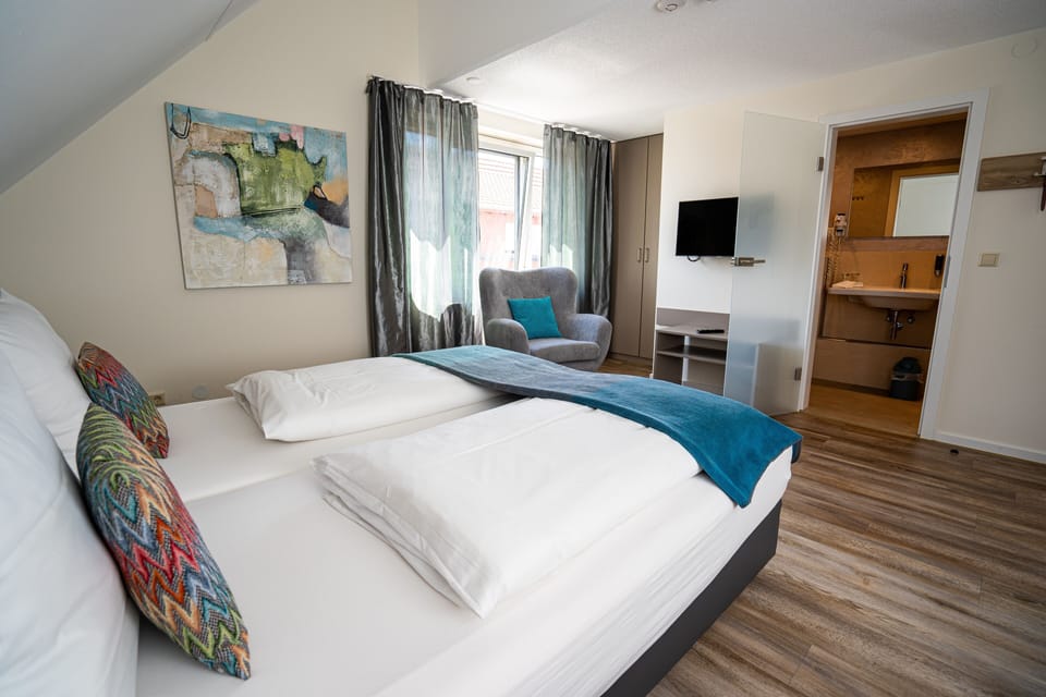 Classic Double Room | In-room safe, individually decorated, free WiFi, bed sheets