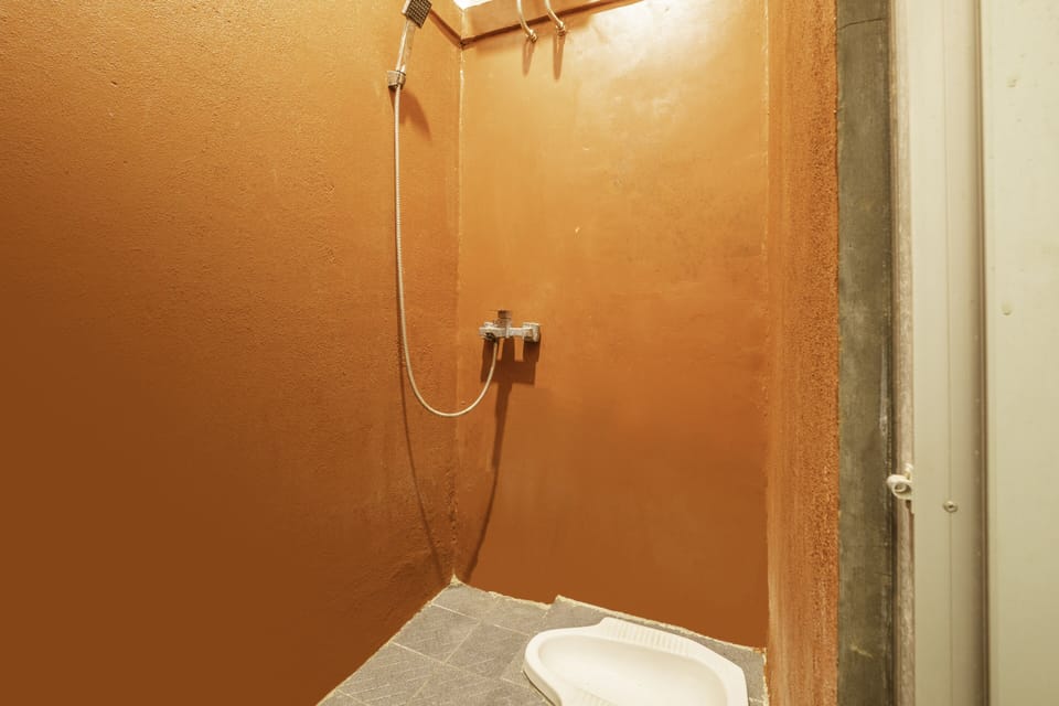Deluxe Single Room | Bathroom shower