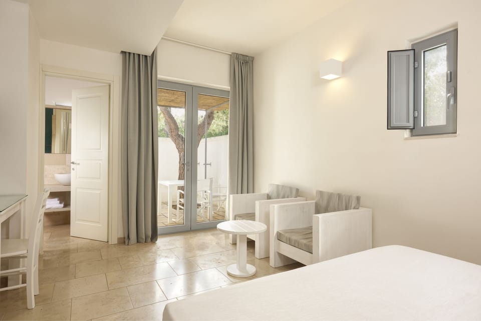 Superior Double Room | Desk, blackout drapes