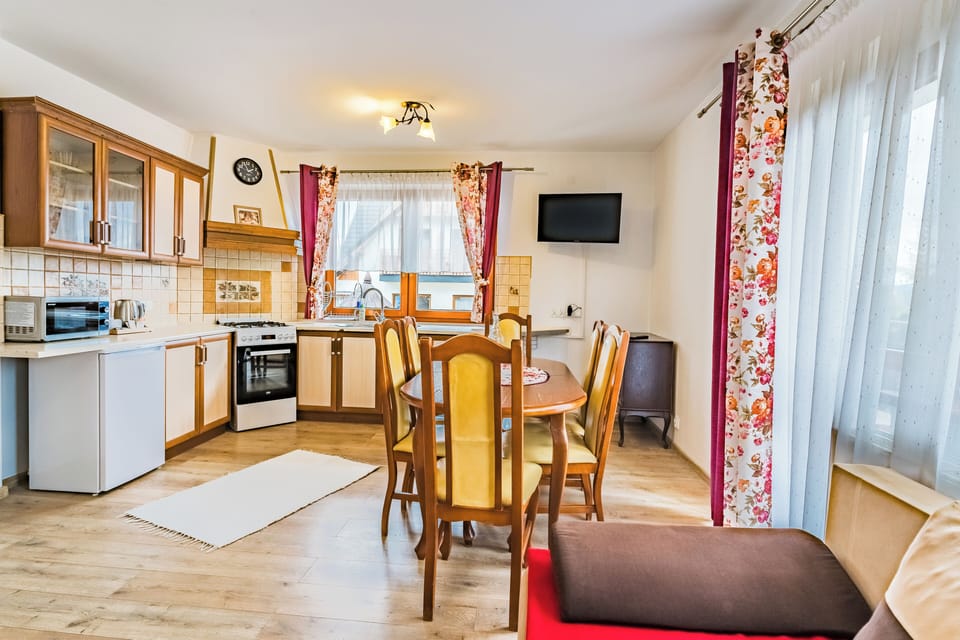 Family Apartment | Private kitchen | Stovetop