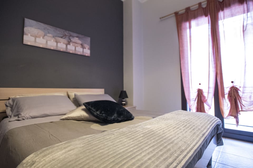 Double Room, Ensuite , Private Bathroom | Individually decorated, individually furnished, desk, laptop workspace