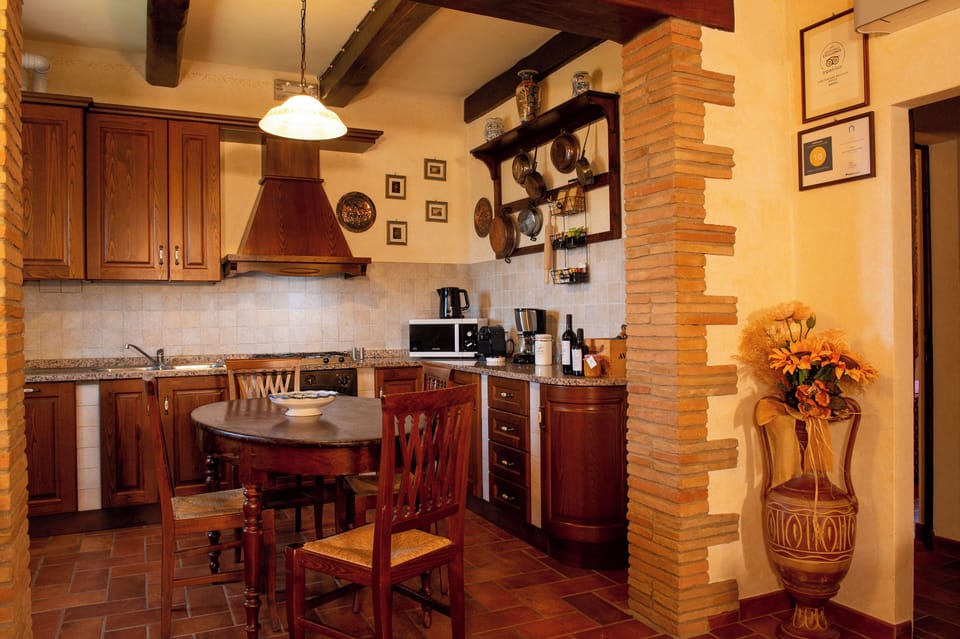 Comfort Apartment, 2 Bedrooms | Private kitchen | Fridge, microwave, oven, stovetop