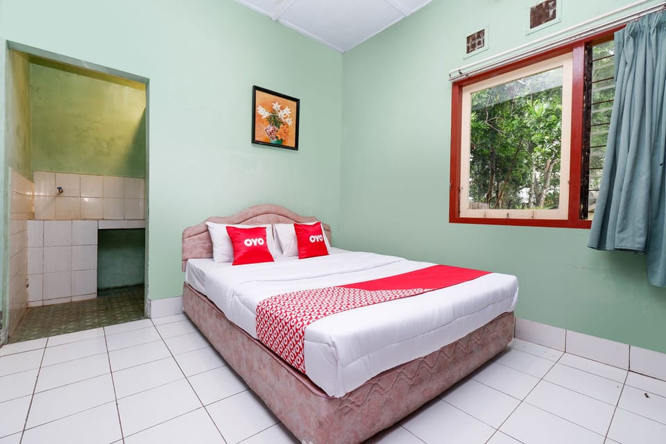 Deluxe Double Room | Desk, free WiFi, bed sheets
