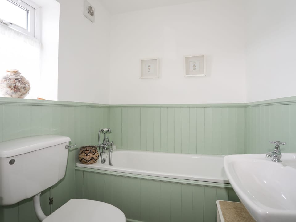 Angorfa - Trearddur Bay Cottage in Trearddur Bay