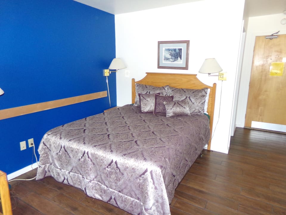 Condo, 1 Queen Bed with Sofa bed (Edgewater Studio 1 Bath EWJP) | Iron/ironing board, WiFi (free), individually decorated