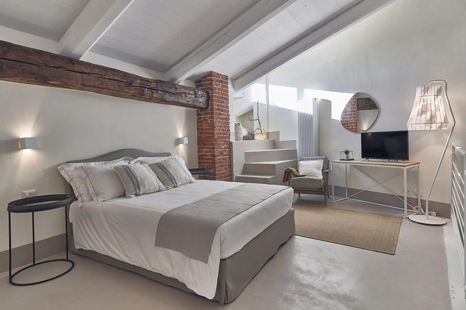 Suite, Non Smoking | Premium bedding, minibar, in-room safe, individually decorated