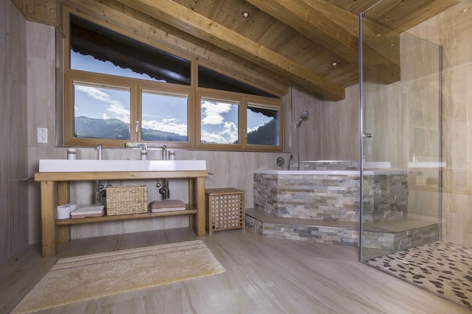 Chalet, 3 Bedrooms, Balcony, Mountain View | Bathroom | Shower, free toiletries, hair dryer, towels