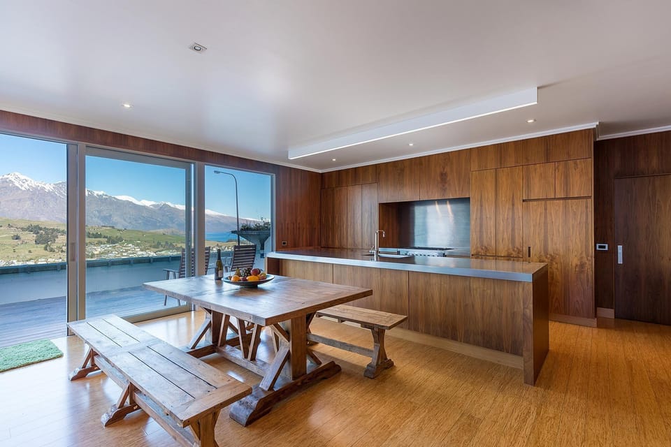 Private 4 Bedroom House | In-room dining