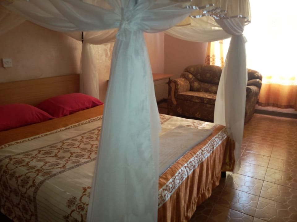 Studio Suite | Desk, laptop workspace, iron/ironing board, free WiFi