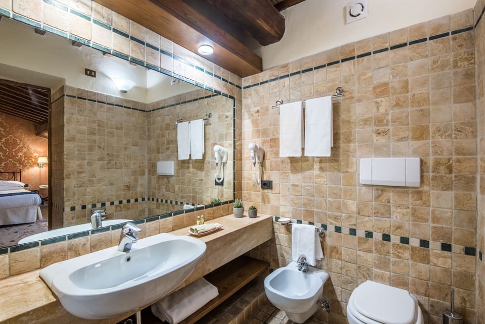 Classic Double or Twin Room, City View | Bathroom | Free toiletries, hair dryer, slippers, bidet