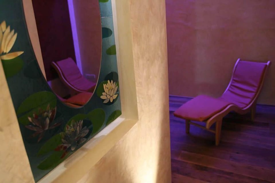 Sauna, hot tub