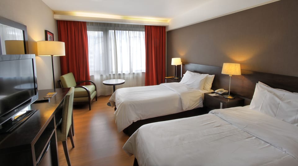 Standard Twin Room, City View | Bathroom | Combined shower/tub, free toiletries, hair dryer, bidet