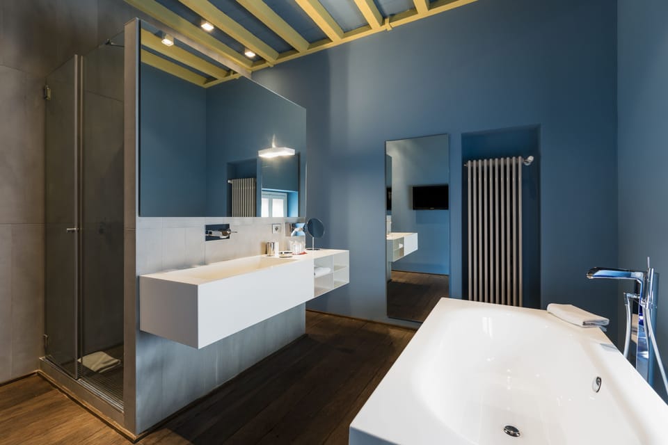 Junior Suite | Bathroom | Designer toiletries, hair dryer, bathrobes, slippers