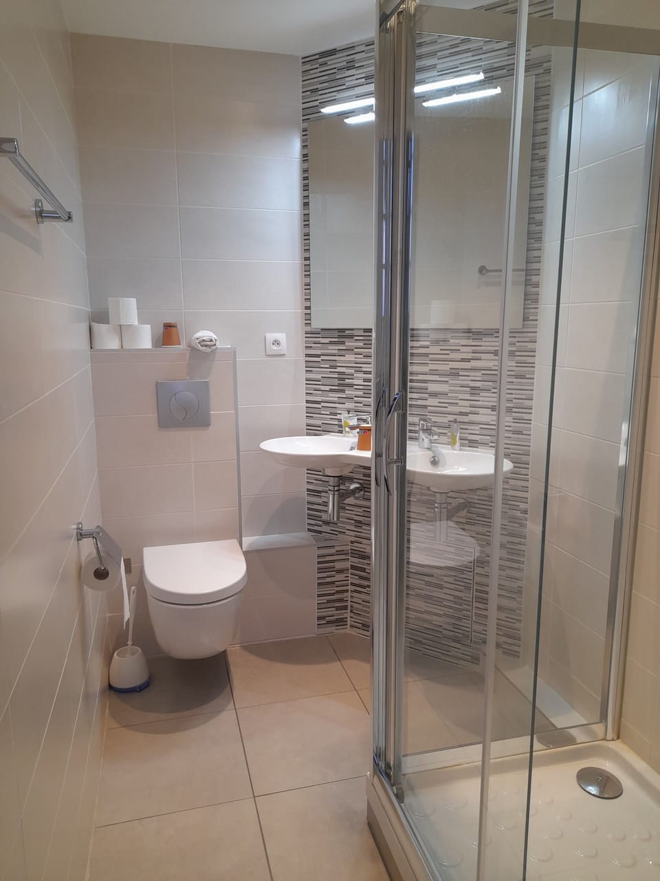 Shower, free toiletries, hair dryer, towels