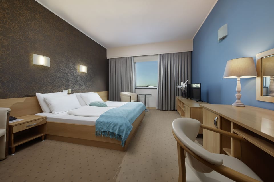 Comfort Double Room | Premium bedding, in-room safe, desk, blackout drapes