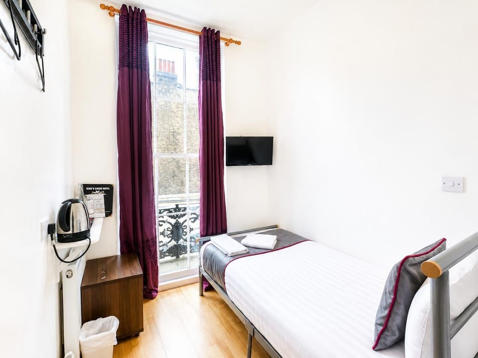Single Room, Ensuite | Iron/ironing board (on request), WiFi (free)