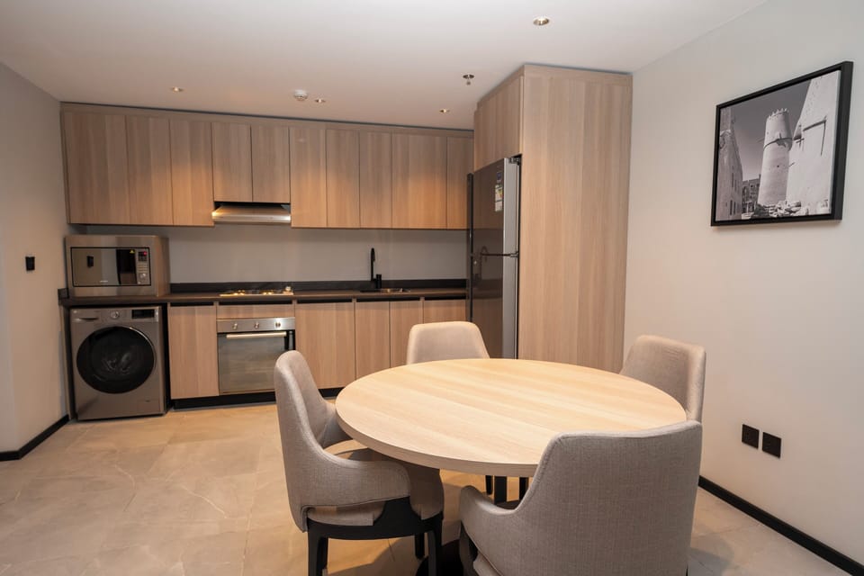 Executive Suite, 1 Bedroom | In-room dining