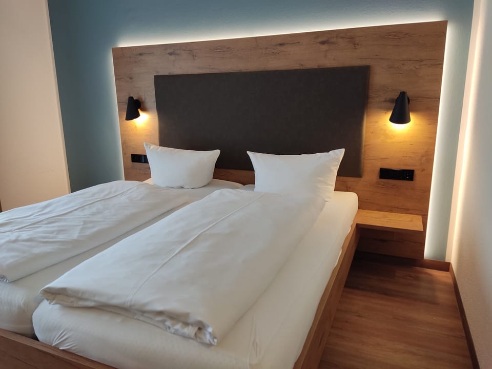 Comfort Double Room | Hypo-allergenic bedding, minibar, desk, soundproofing