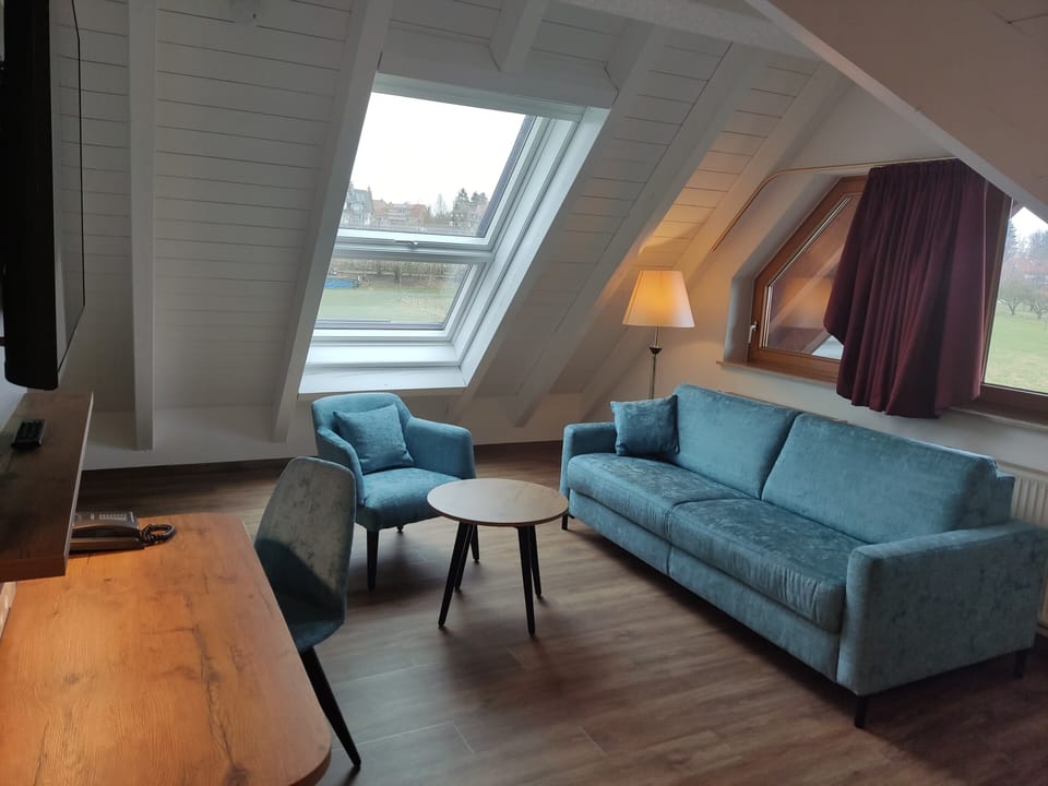 Classic Triple Room | Hypo-allergenic bedding, minibar, desk, soundproofing