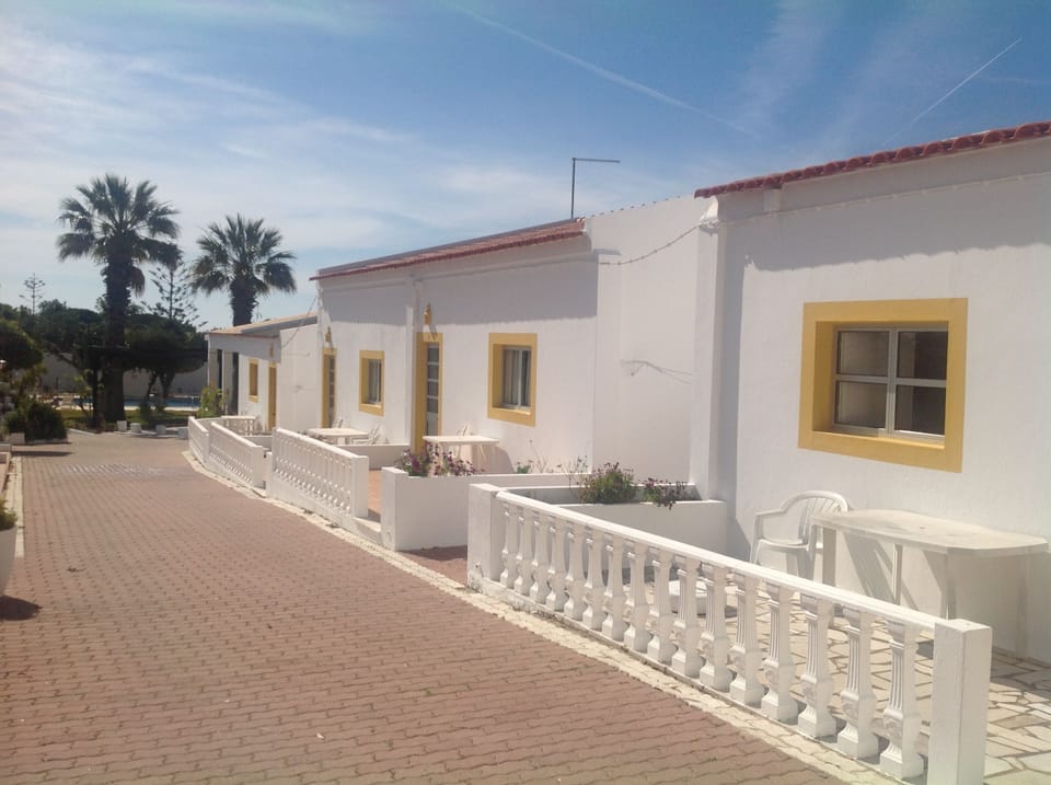 Monte dos Avós Village - Pets Friendly Hotel in Moncarapacho