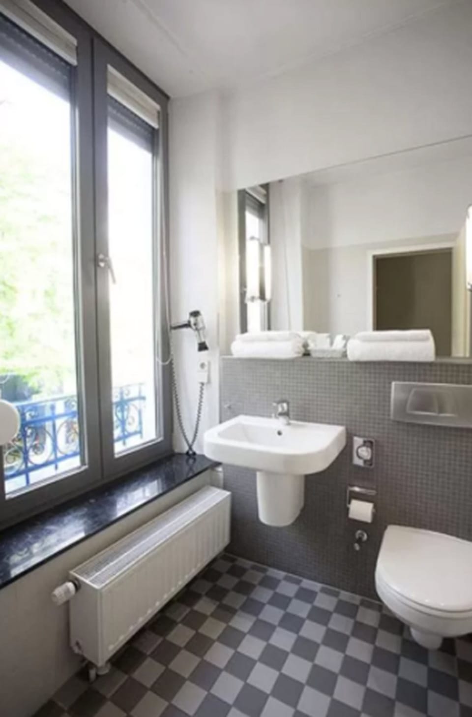 Rainfall showerhead, free toiletries, hair dryer, towels