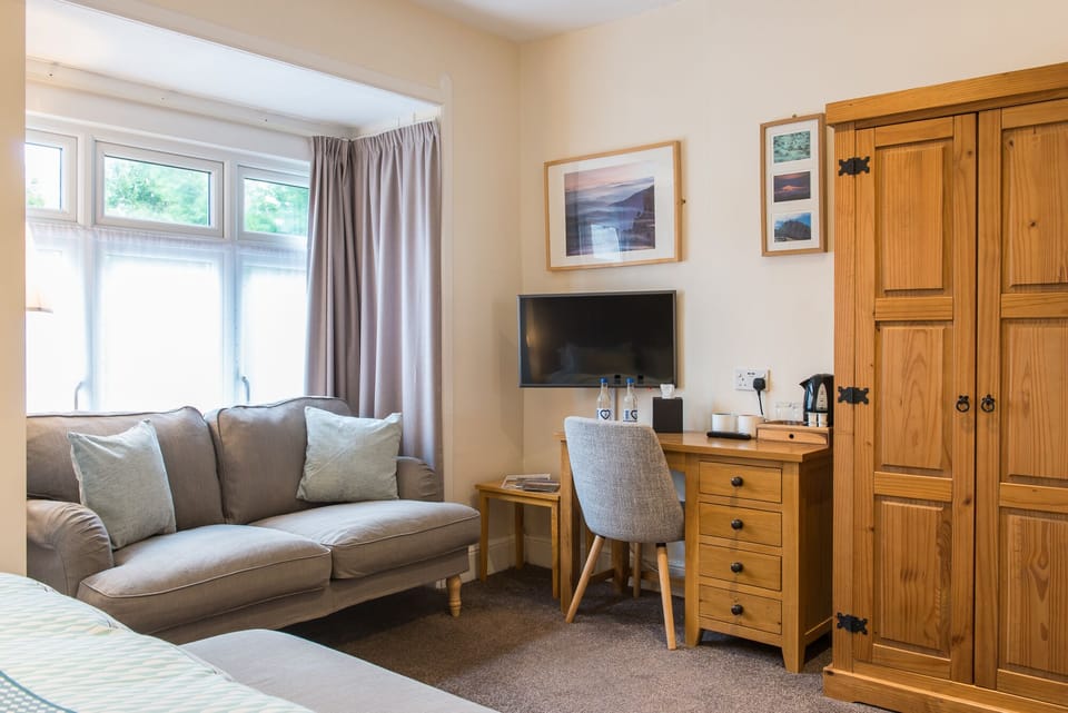 Double Room (Large) | Iron/ironing board, free WiFi, bed sheets