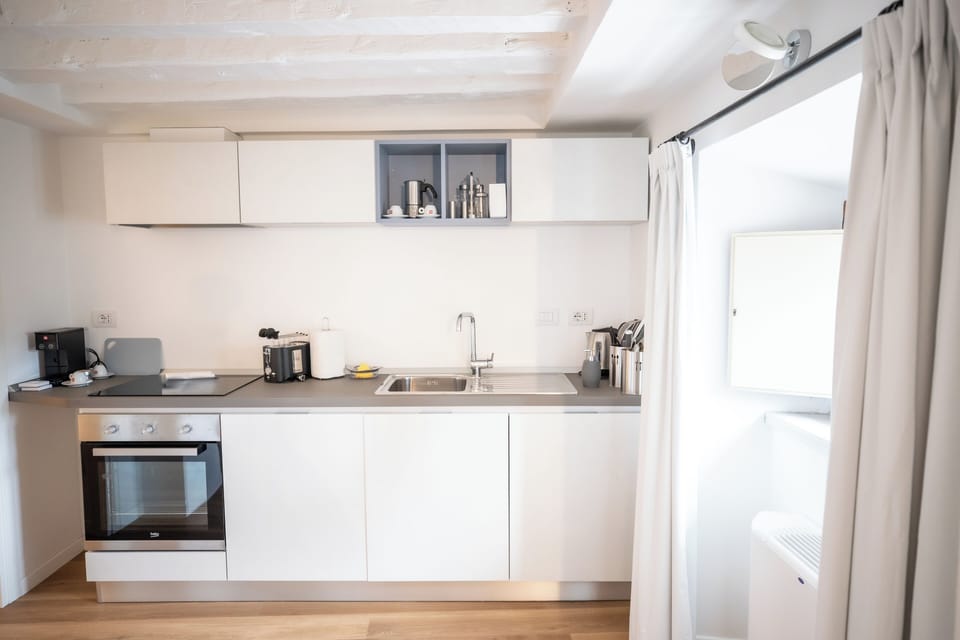 City Lodge Duplex Annex - Piazza Unita' | Private kitchen | Espresso maker, coffee grinder