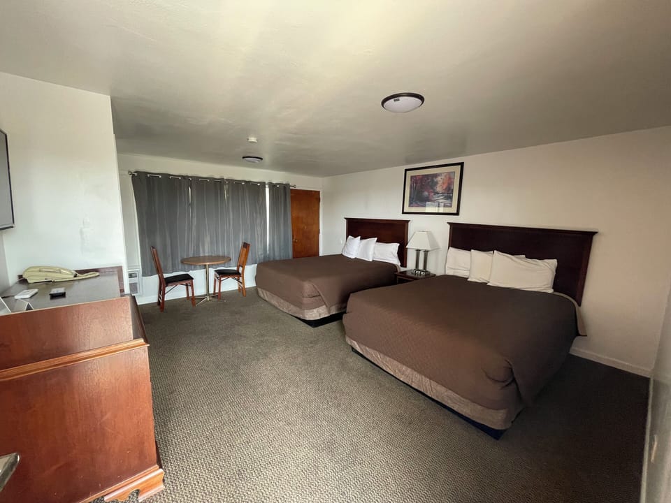 Standard Room, 2 Queen Beds | Living area | Flat-screen TV