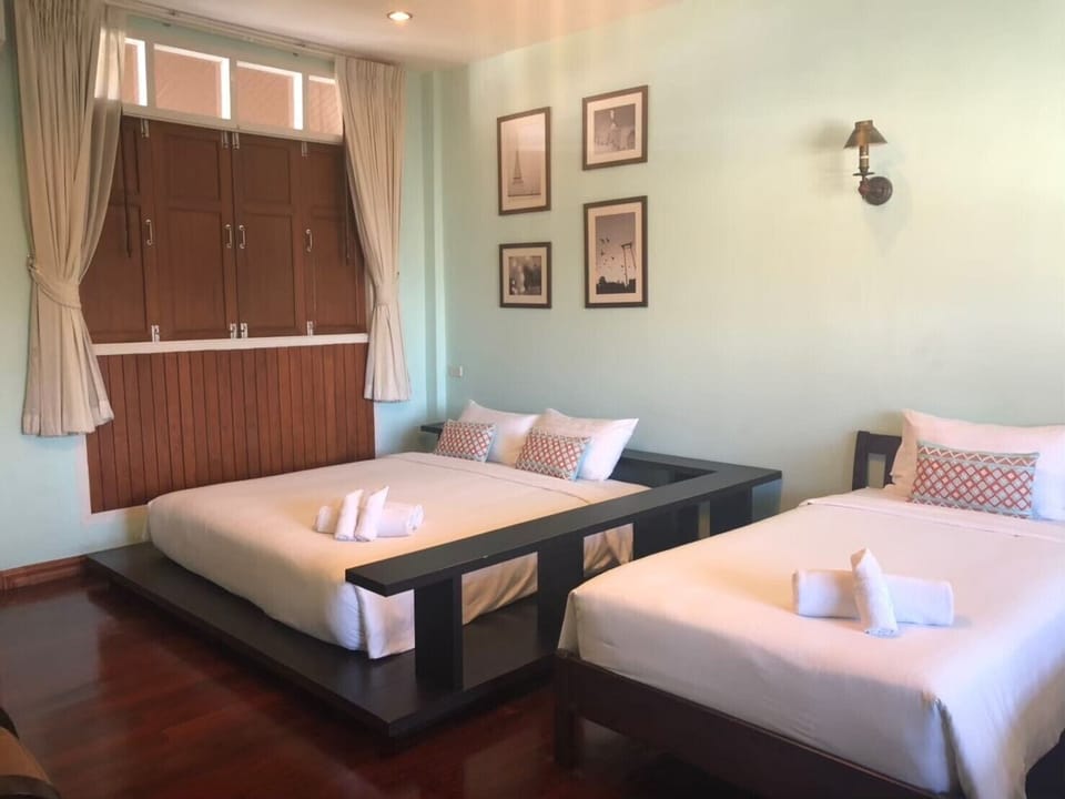 Quadruple Suite | Premium bedding, free minibar, in-room safe, blackout drapes