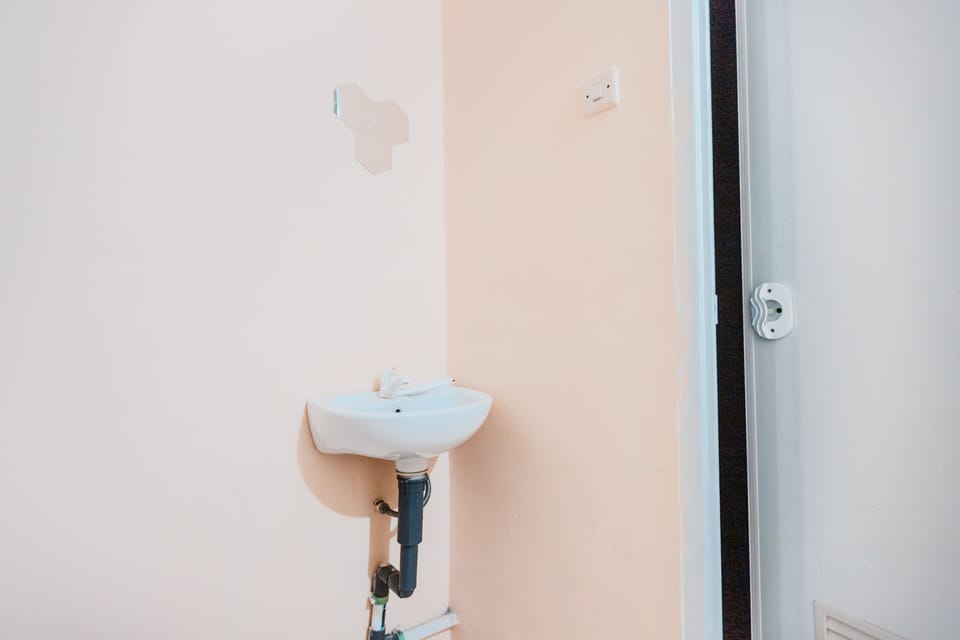 Standard Double Room | Bathroom | Shower, bidet, towels