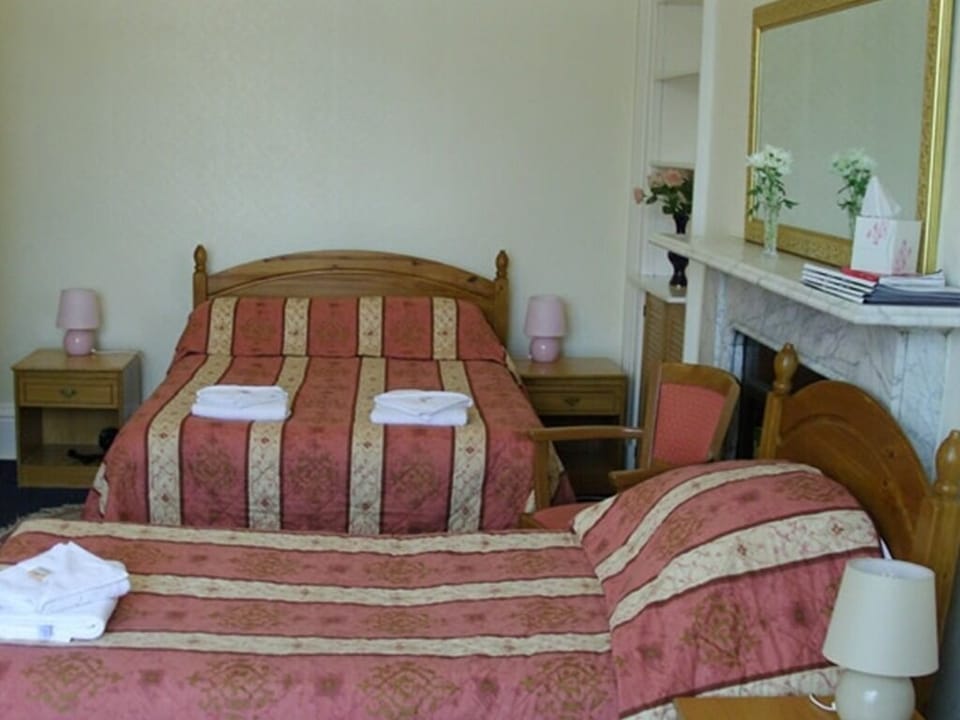 Suite, Ensuite (1 Double & 1 Single Bed)