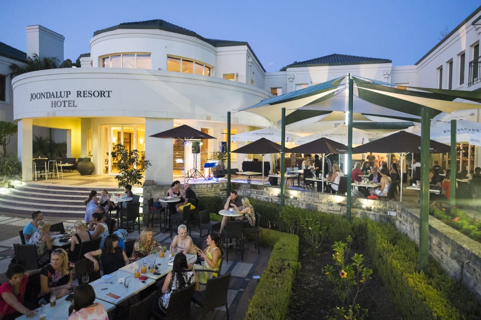 2 restaurants; breakfast, lunch, dinner, and brunch served