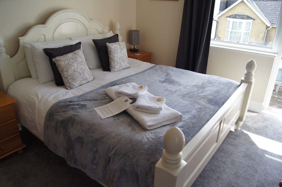 Triple Room | Iron/ironing board, free WiFi, bed sheets
