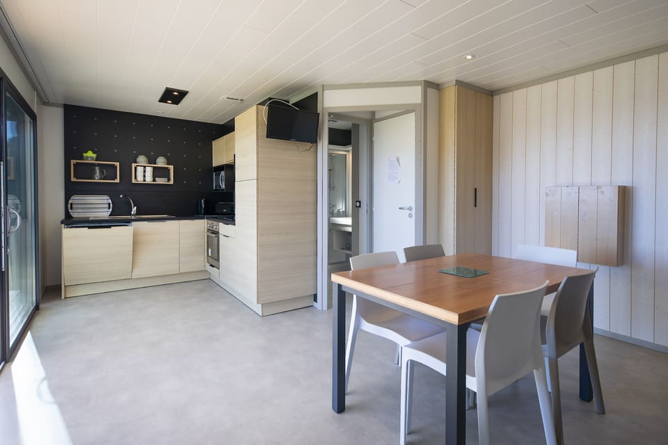 Chalet Prestige T3 (5 Pax) | Living area | 50-cm flat-screen TV with digital channels, TV